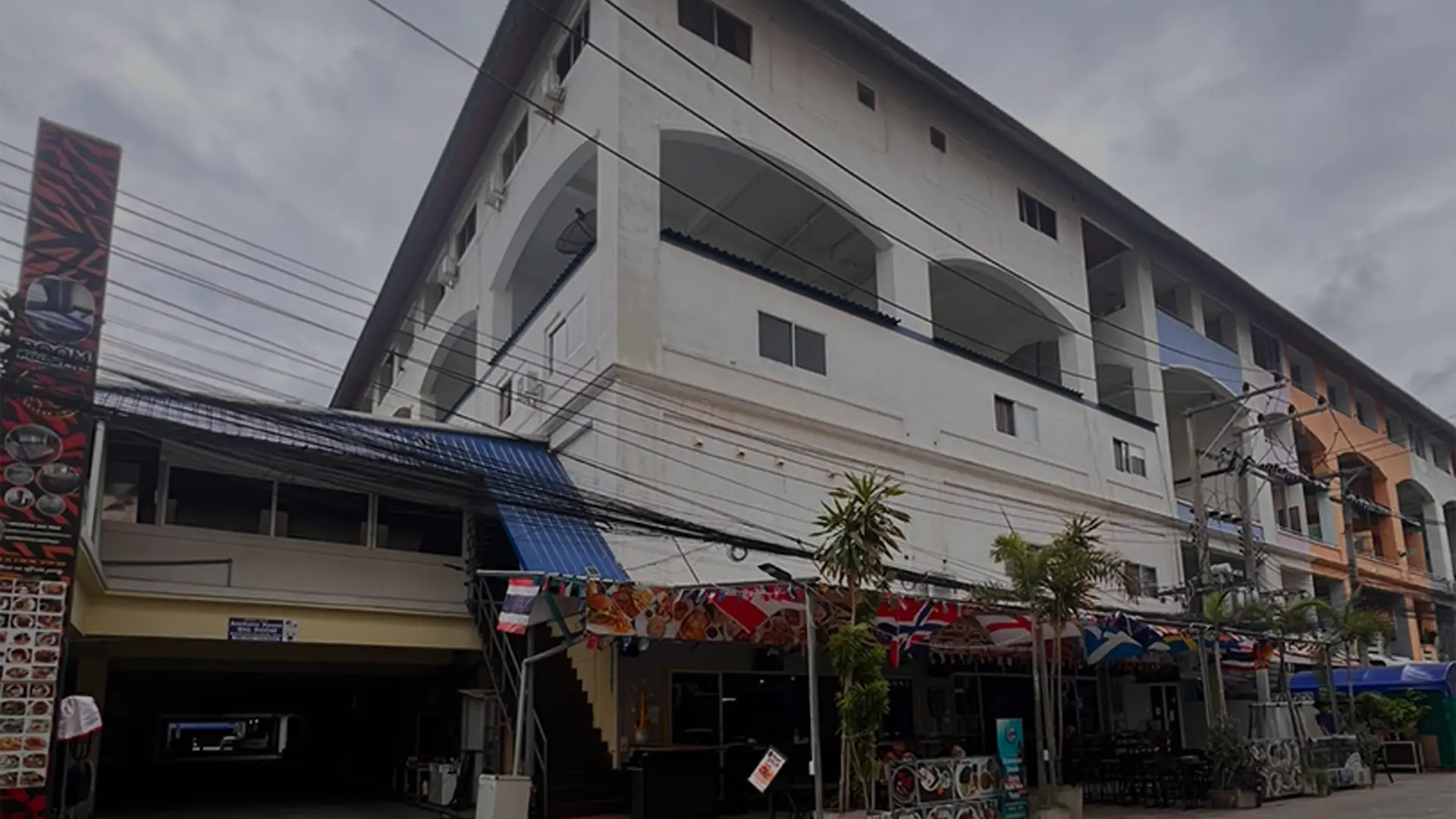 Golden View Pattaya apartments day view Jomtien Beach