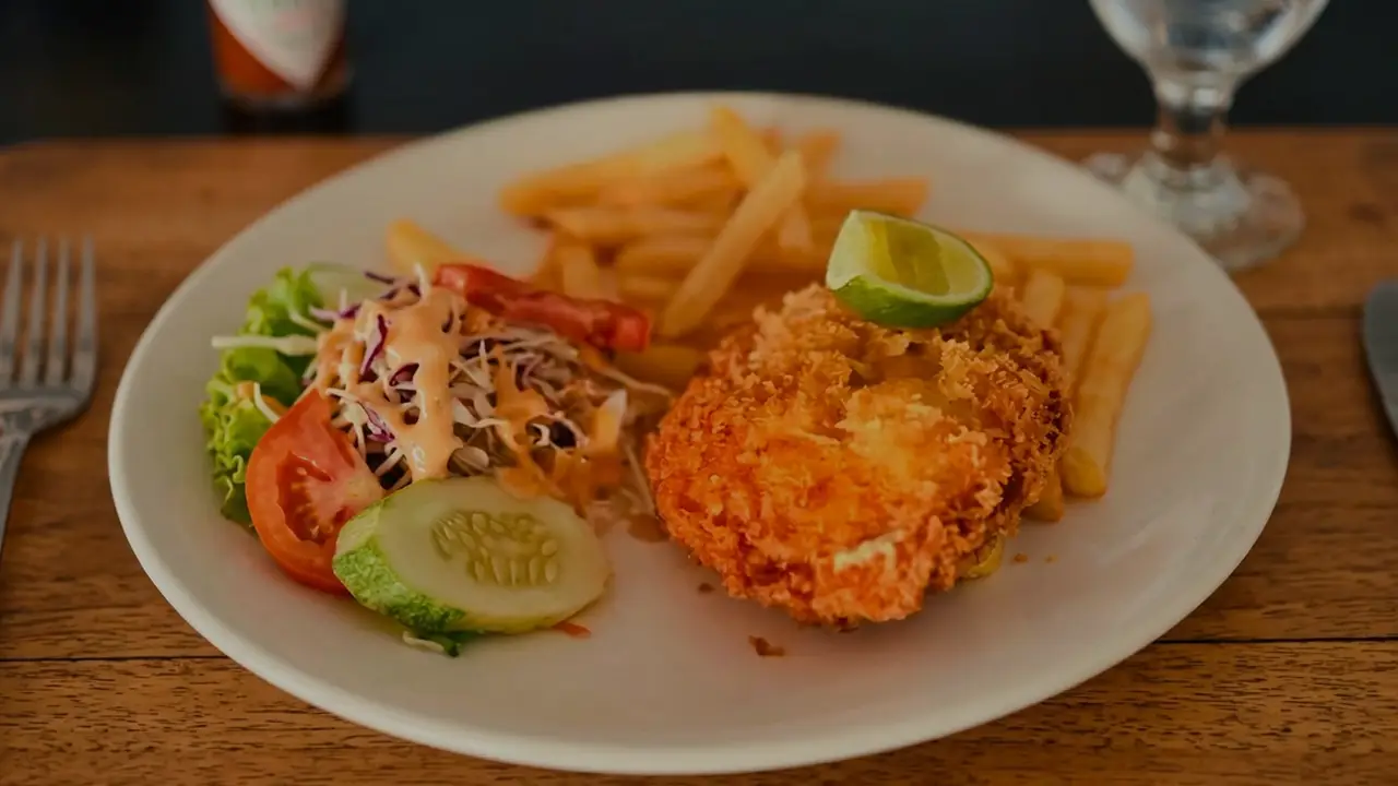 Golden View Pattaya Kitchen and Bar food