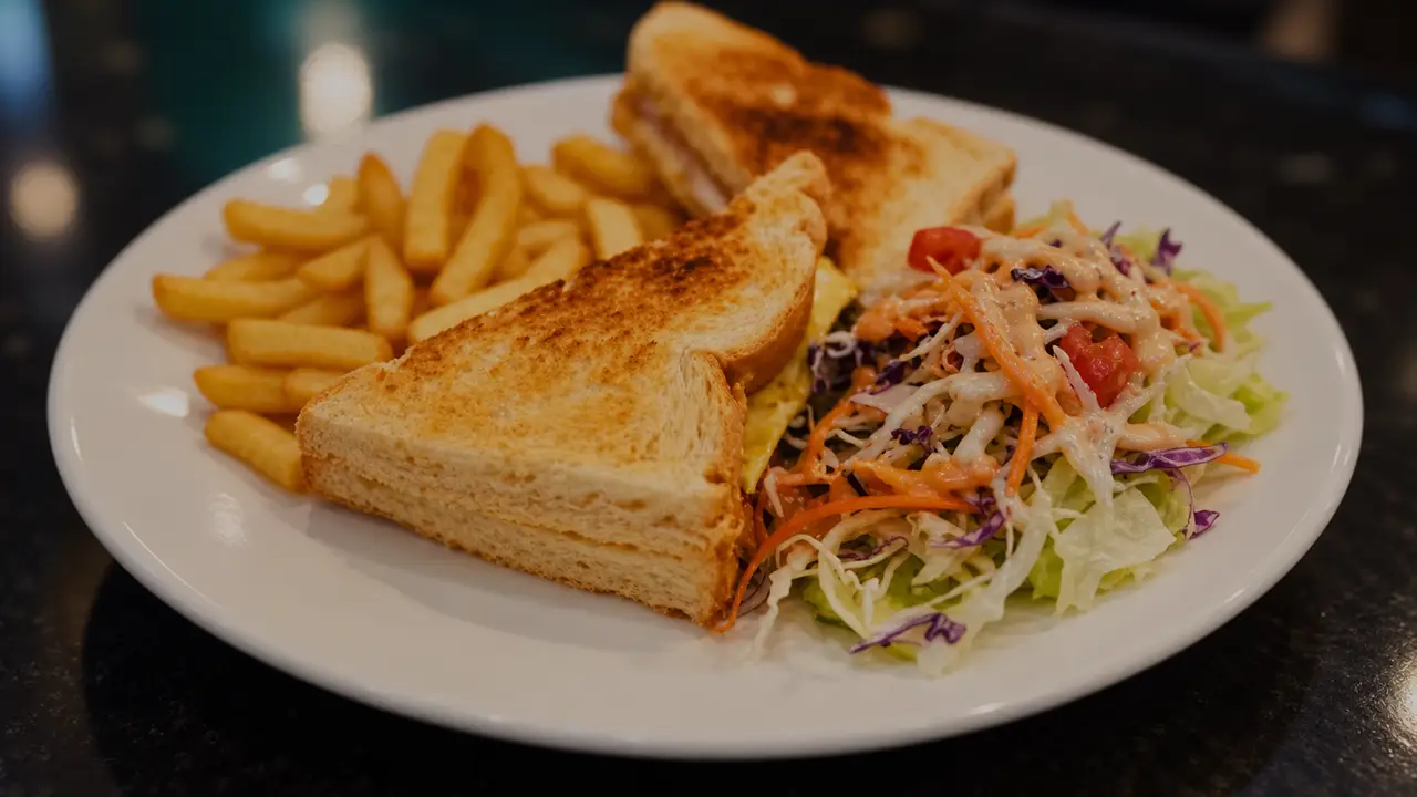Golden View Pattaya Kitchen and Bar food